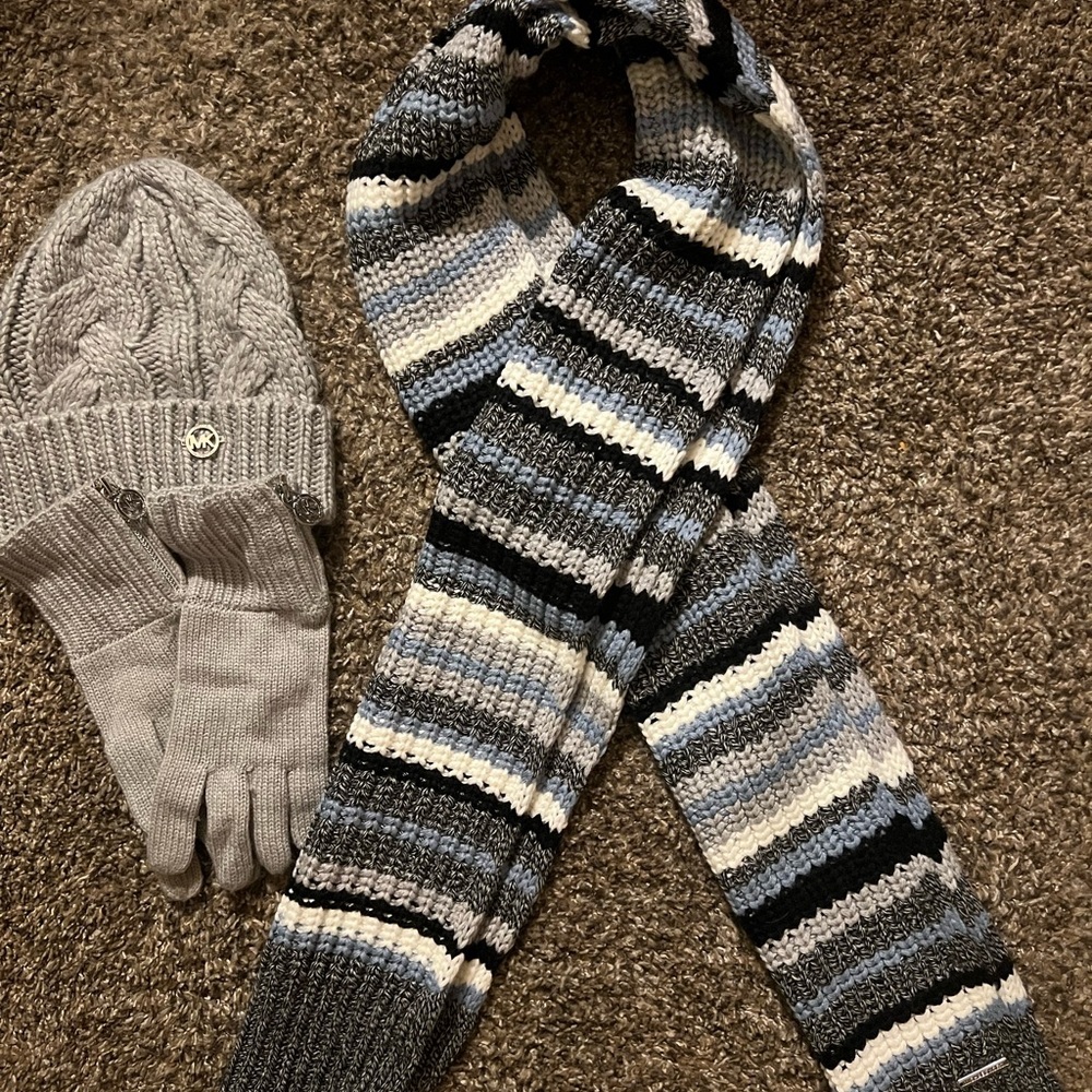 Michael Kors Scarf, Hat and Matching gloves! - Picture 5 of 5
